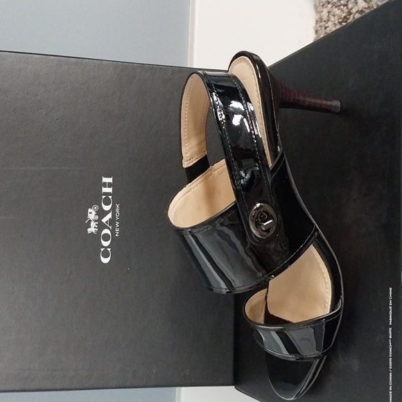 New in box, never worn Coach Marla Patent dress heels size 6.5 M - Picture 3 of 5